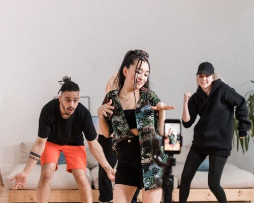 One Photo Made Her Famous Overnight — The Truth Behind the Viral Image