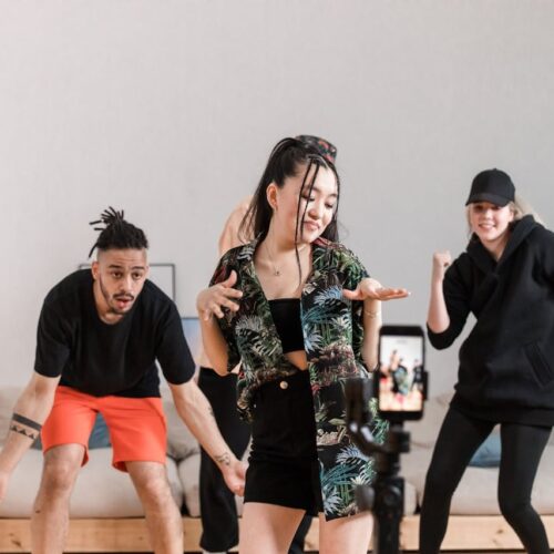 One Photo Made Her Famous Overnight — The Truth Behind the Viral Image